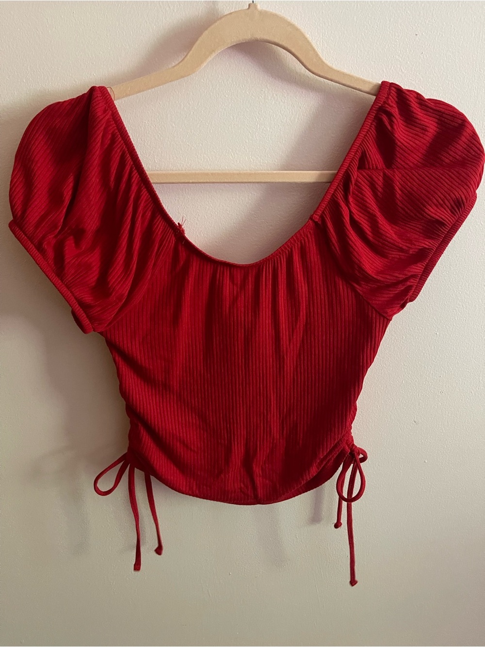 Red Ribbed Puff-Sleeve Crop Top - Picture 2 of 3